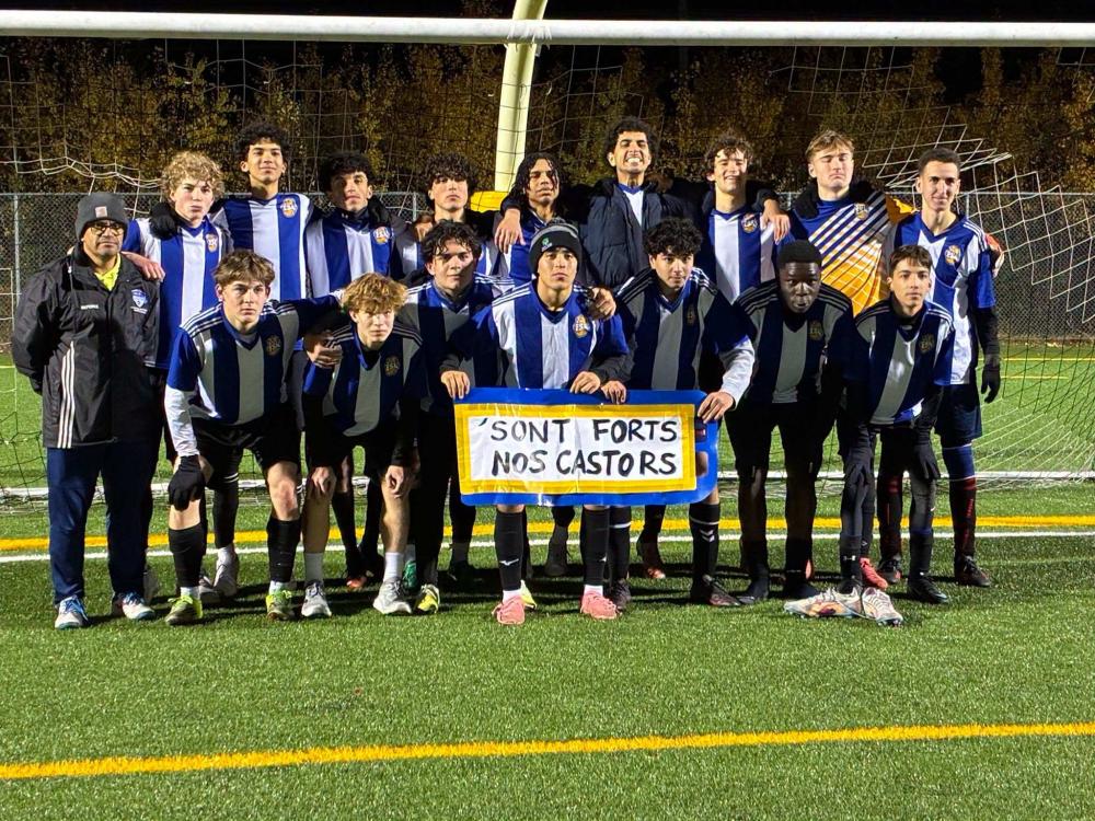 Équipe de soccer masculin senior se rendent au championnats provinciaux 
